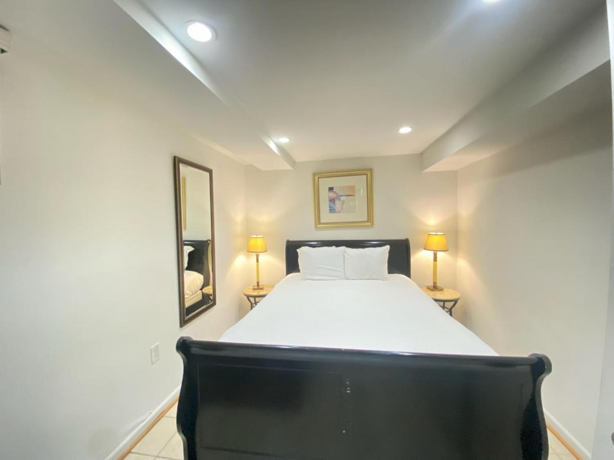 Comfy Basement 2 Bdrm1den 3queen Beds Lejlighed